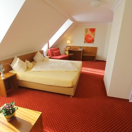 Abasto Hotel Eichenau Exteriör bild
