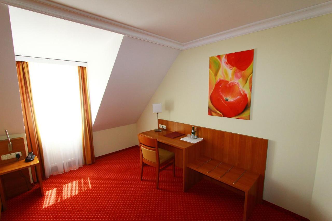 Abasto Hotel Eichenau Exteriör bild